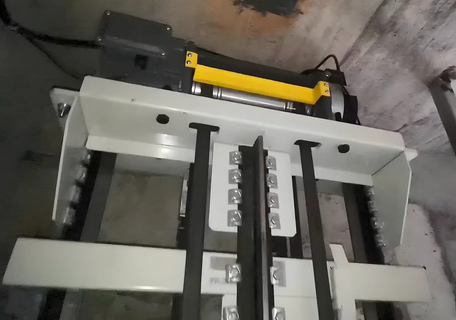 Máy kéo thang máy không đối trọng, ảnh 3